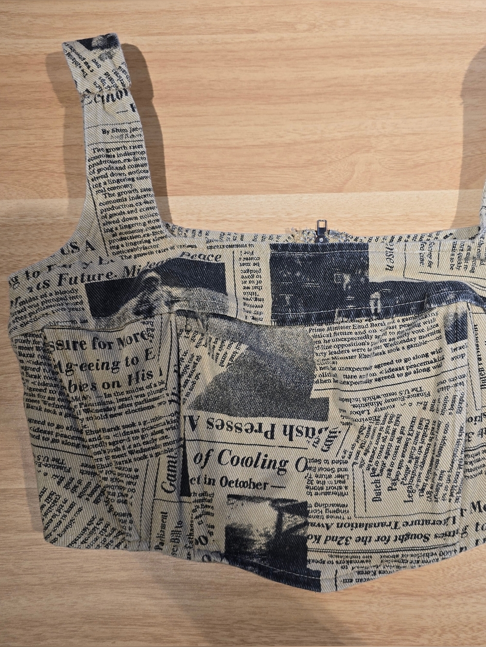 Et Clet Newspaper Print TOP in Beige and Black